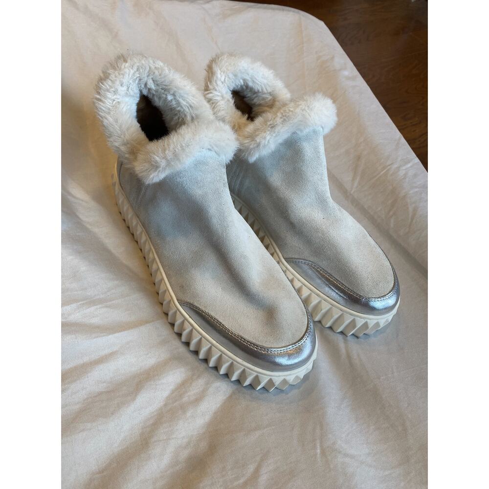 Voile Blanche Women's 6.5 Gray Metallic Silver Suede Slip-On Ankle Bootie Boots